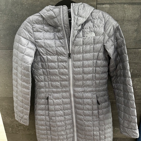 The North Face Eco Thermoball Parka 2 in Grey Color size XS - Picture 12 of 15